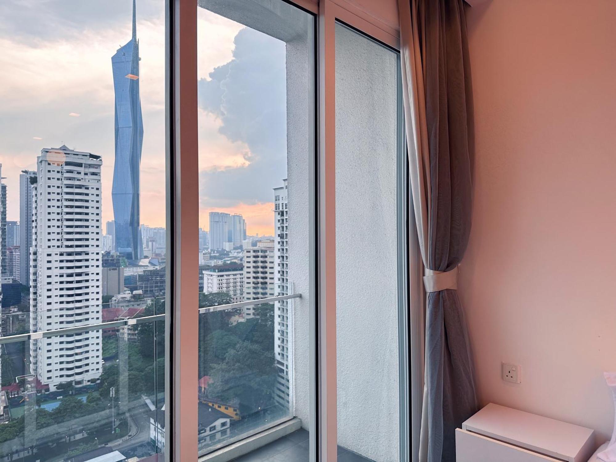 6Pax Suites Kl City Pavilion At Bukit Bintang Netflix & Wifi — Photos 3